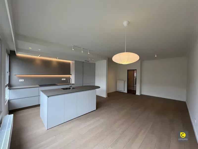 Gerenoveerd 2-slaapkamer appartement te huur