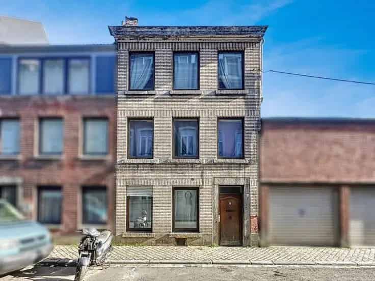 Huis Te Koop 4 Slaapkamers Grote Woonkamer Verhuurpotentieel