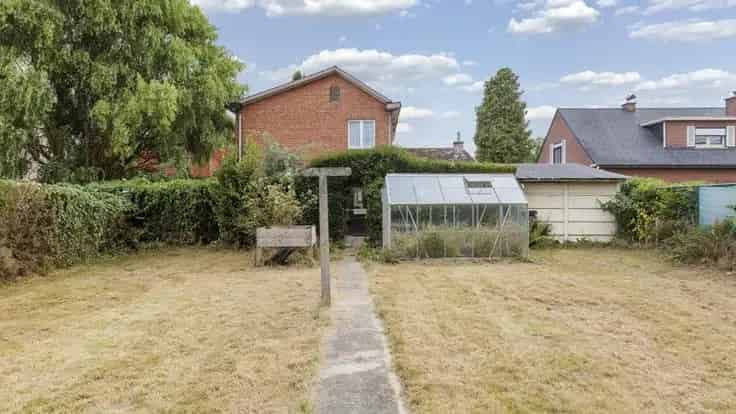 Huis Te Koop in Budingen: 3 slaapkamers, garage, renovatieproject