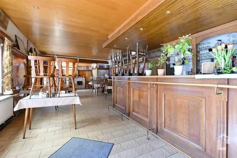 Handelspand met Feestzaal en Bosrijk Terreine