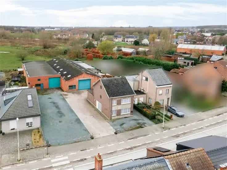 Huis Te Koop Aartselaar: Ruime Woning met 2 Magazijnen