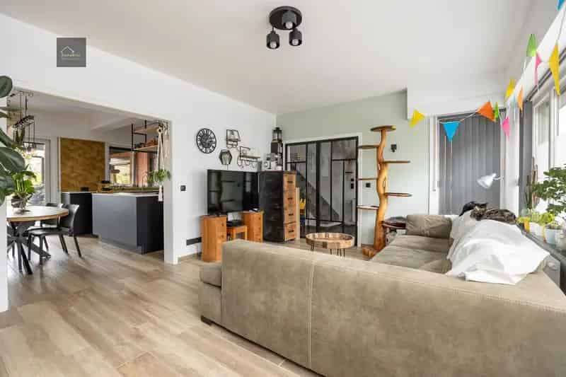 Huis te huur Puurs: 4 slaapkamers, 2 badkamers, 8 zonnepanelen