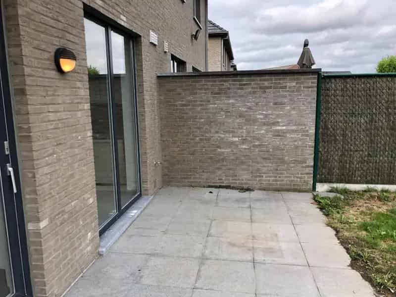 EENGEZINSWONING + garage & tuin
