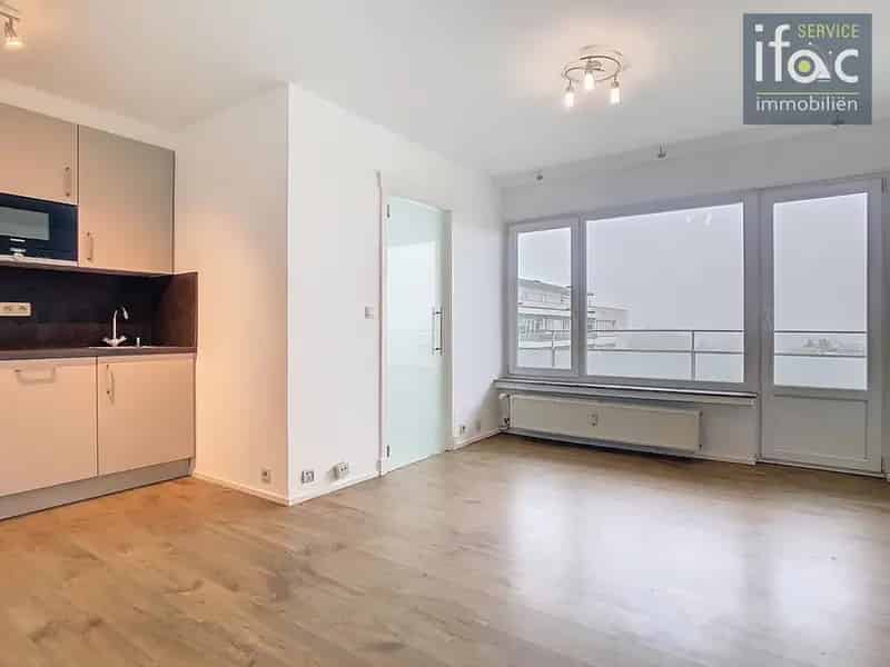 Appartement te huur Evere: Studio 35m² met terras
