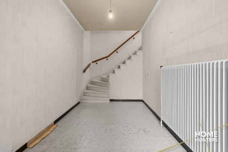 Huis te koop Ieper: 4 slaapkamers, 2 garages, renovatieproject