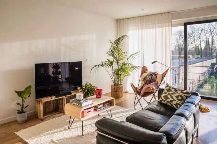 Appartement te koop in Brasschaat met terras en tuinzicht