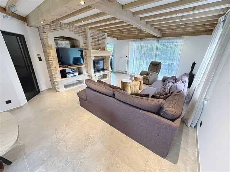 Huis te koop in Geraardsbergen: gerenoveerde villa met 4 slaapkamers, garage en zwembad
