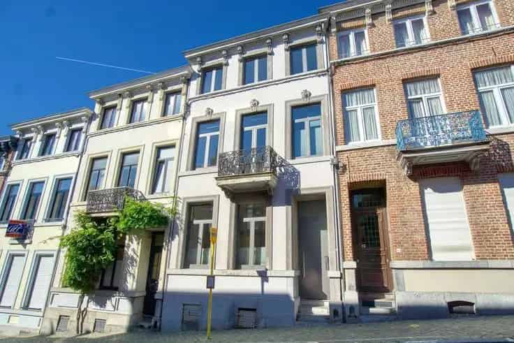 Herenhuis te Koop Laveu 6 slaapkamers tuin