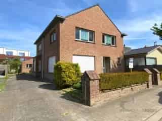 Huis te koop Oostende - Ruime woning met loods te renoveren