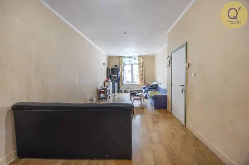 Huis met 6 slaapkamers 2 badkamers 2 keukens en stadstuin