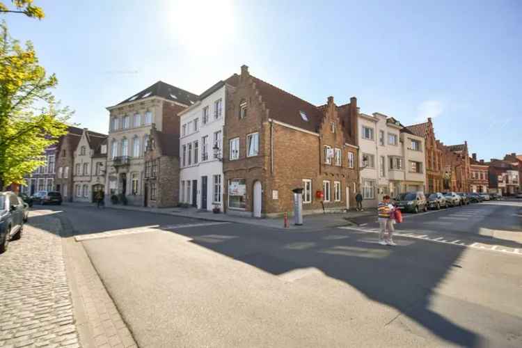 Handelswoning Brugge: 2 slaapkamers, gerenoveerd, wonen & werken