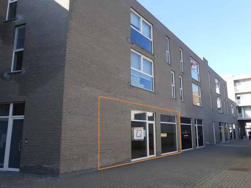 Handelsgelijkvloers 187m² met terras 32m² - Centrale ligging