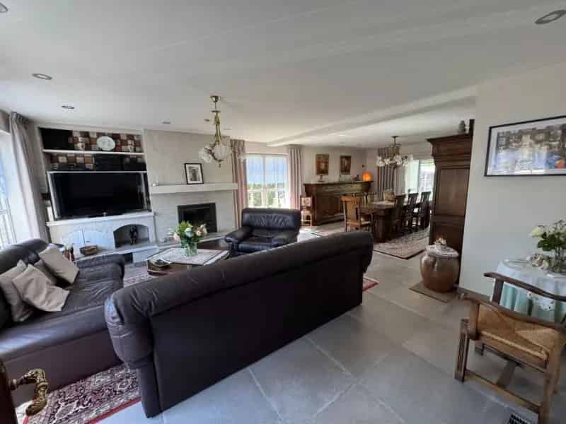Mooie vrijstaande woning met garage, veranda en zonnepanelen
