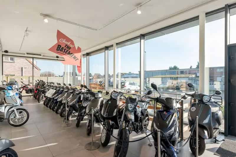 Commercieel Pand met Woongelegenheid Toplocatie
