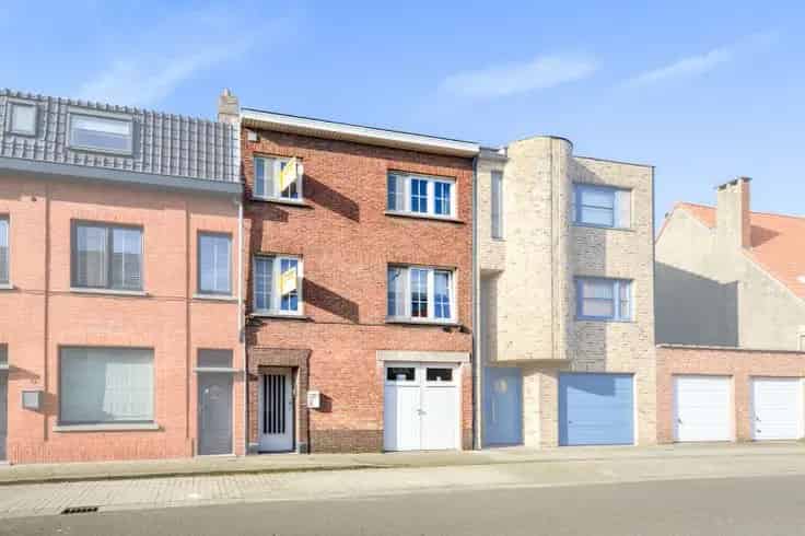 Huis Te Koop Sint-Andries: Gezinswoning met Garage en 2 Badkamers