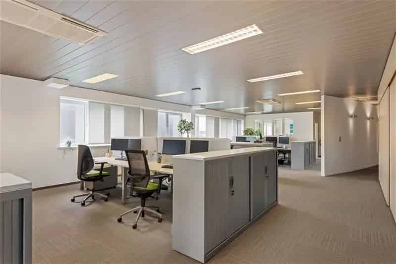 Kantoor 1238m² met Magazijn 398m² Aartselaar