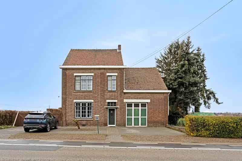 Huis te Koop Kesselt Lanaken - Ruime Gezinswoning met 3 slaapkamers
