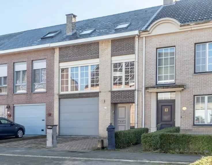 Huis Te Koop: Verzorgde woning met tuin en garage