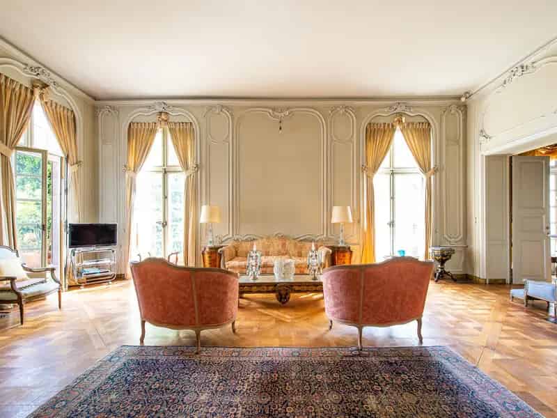 Appartement te huur Etterbeek Jubelpark 317m²