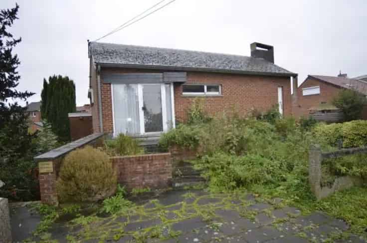 Te renoveren villa met tuin en 2 garages Manage