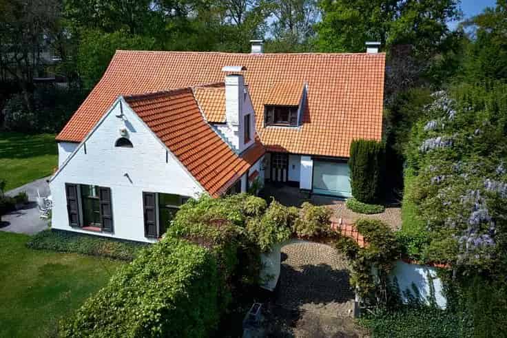 Villa te koop Schilde: Ruime villa met bouwgrond