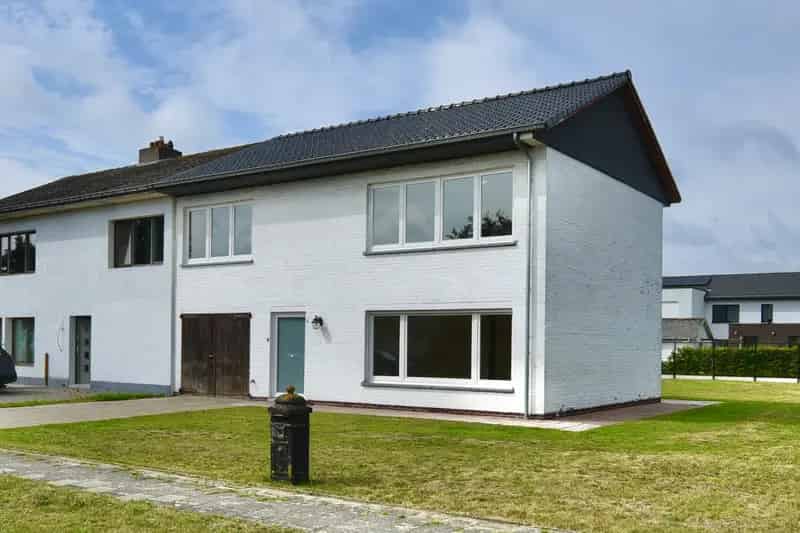 Huis te huur met 4 slaapkamers grote tuin en garage