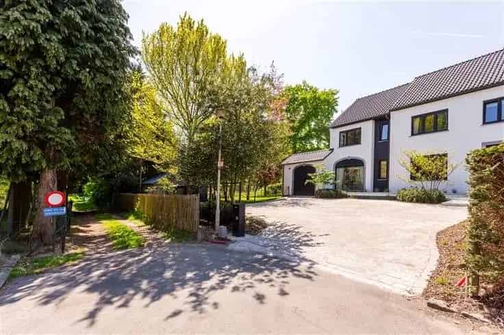 Villa te koop Wilrijk: gerenoveerde gezinswoning 1500m²