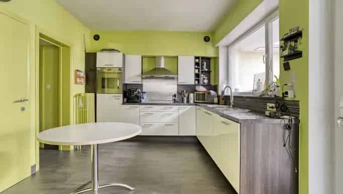 Huis met magazijn te koop in Assebroek