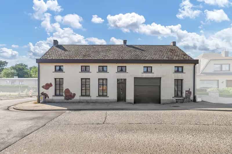 Huis te koop Denderhoutem: Te renoveren woning met garage