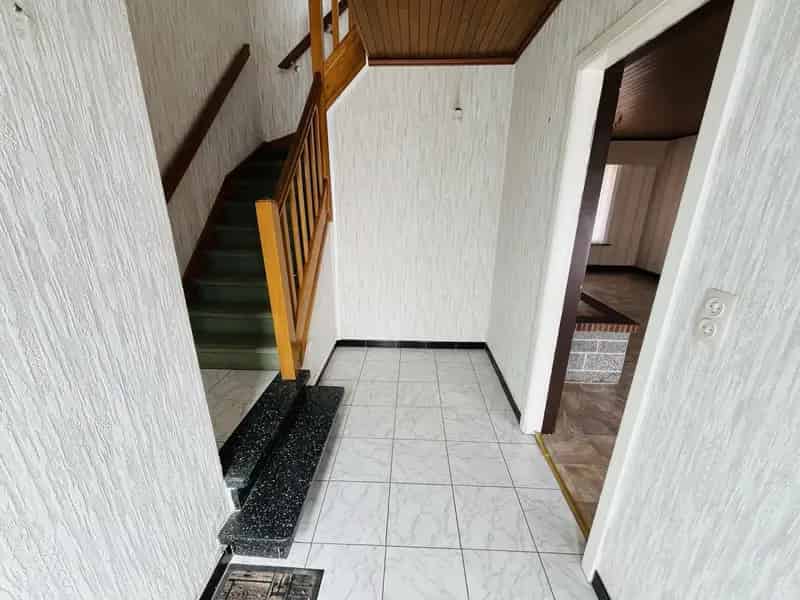Huis te huur met garage 3 slaapkamers rustige ligging