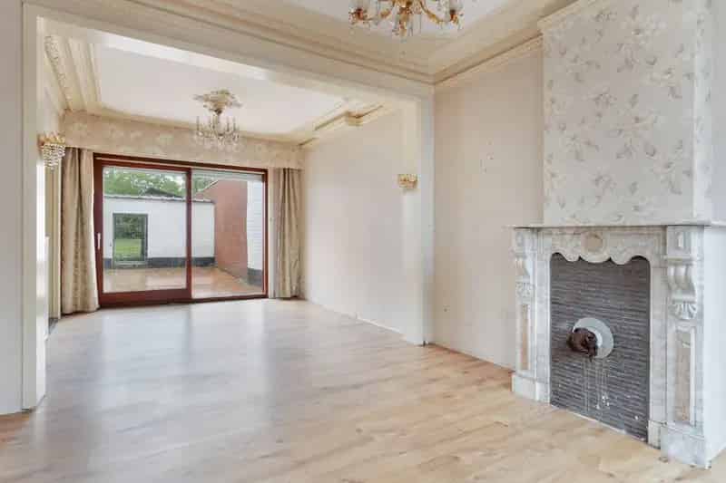 Ruime Op Te Knappen Woning Grote Tuin