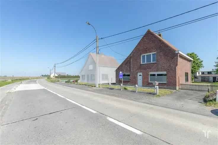 Vrijstaande woning te renoveren met uniek uitzicht