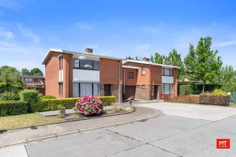 Ruime halfopen woning met 4 slaapkamers, tuin en garage in een rustige en kindvriendelijke wijk
