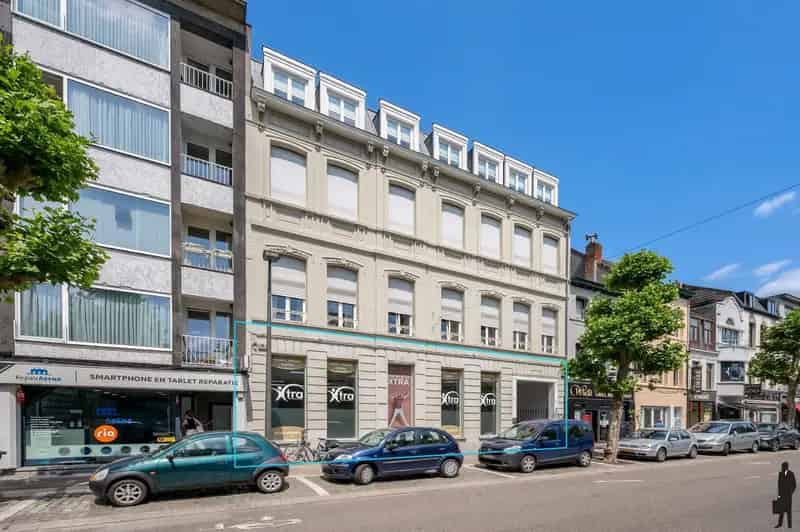 Handelspand Kantoorruimte 228m² Twee Parkeerplaatsen