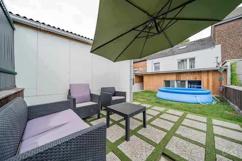 3 Slaapkamers Huis Te Koop Nabij Winkels