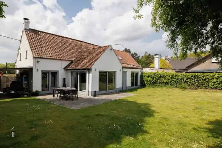 Huis Te Koop Deurle: Lichtrijke Villa met 3 slaapkamers en Carport