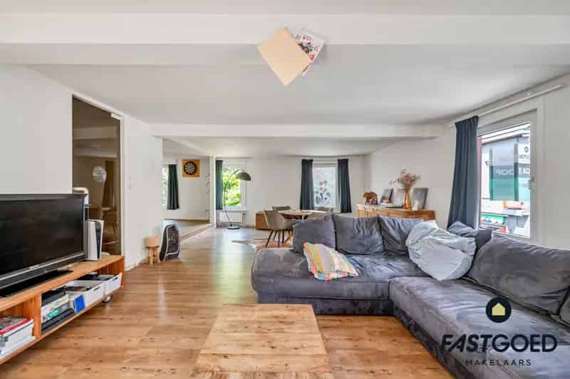 Kantoor te Koop Evergem: Commercieel pand met gerenoveerde woning