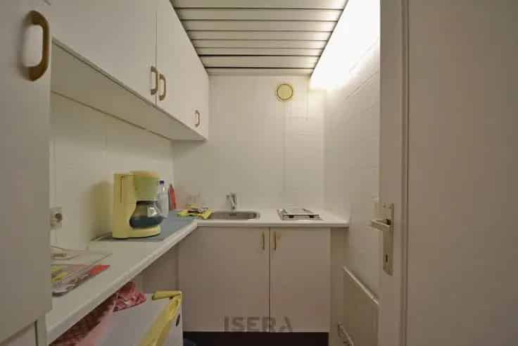 Serviceflat Te Koop: Verhuurde Flat met Zuidgericht Terras