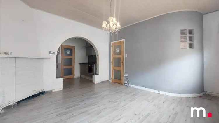 Te koop gelijkvloers appartement in Bredene met renovatiemogelijkheden