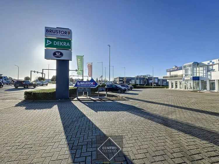 Schitterend gelegen KANTOOR/WINKELRUIMTE (AAA-locatie met TOP visibiliteit !) te Roeselare.