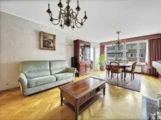 Appartement te Koop Laken 3 slaapkamers terras garage