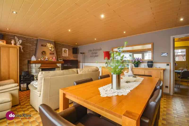 Gezinswoning met terras garage nabij winkels