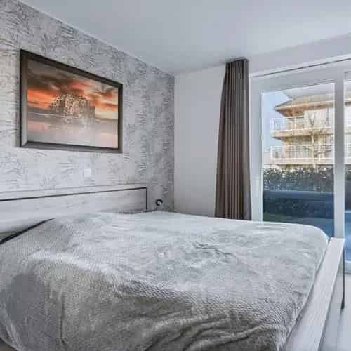 Instapklaar gelijkvloersappartement met tuin te De Panne