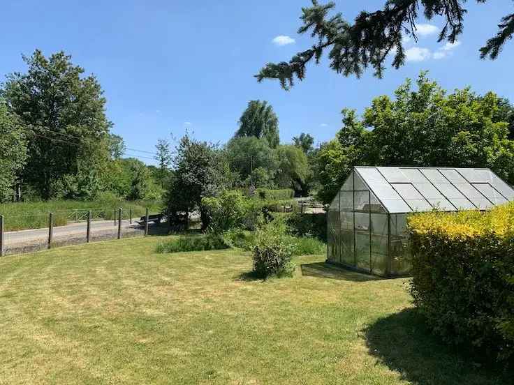 Huis te koop met tuin en garage in een rustig hameau