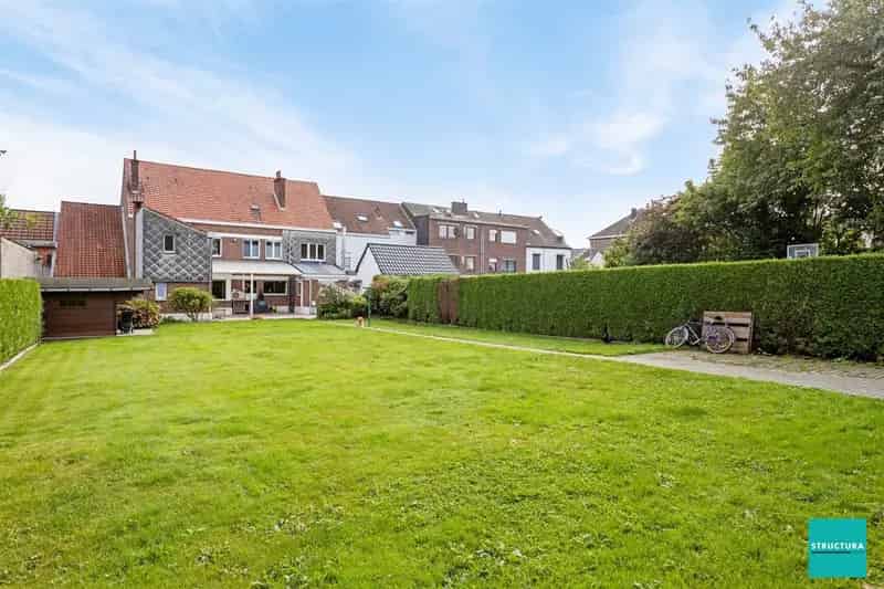 Projectgrond voor handel, woning en bouwgrond voor open bebouwing
