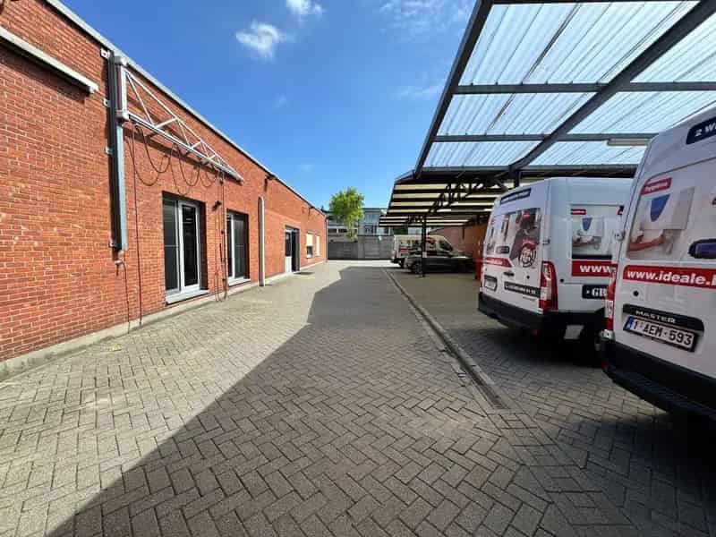 Industrieel Gebouw te Huur Ekeren Kantoren Buitenopslag