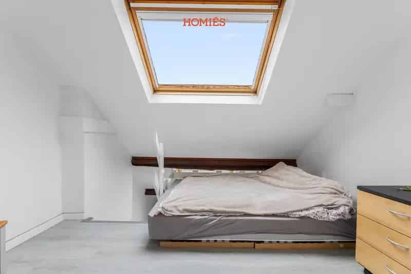 Strategisch gelegen gebouw met 11 entiteiten handel