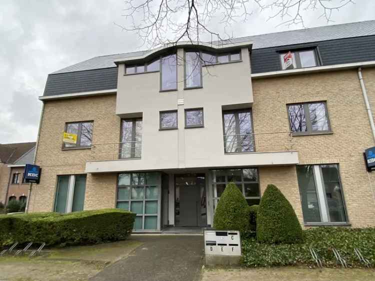 Appartement te huur recent gerenoveerd in Oevel met groot terras