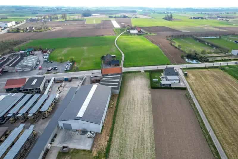 3973m2 Bouwgrond te Koop in Proven