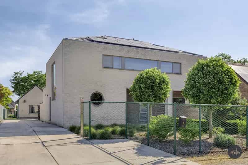 Huis te koop Begijnendijk: Ruime woning met zwembad